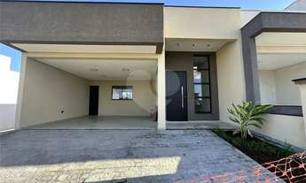 Imagem: Casa à venda com 3 quartos, sendo 1 suíte