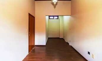 Imagem 2: Sobrado para venda tem 285 metros quadrados com 3 quartos em Menino Deus - Porto Alegre