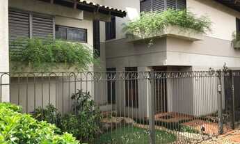 Imagem 2: Sobrado Amplo em Localização Estratégica