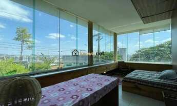 Imagem 2: Casa Espaçosa com Espaço Gourmet, Canil e 6 Vagas no Estoril Terreno de 780m²