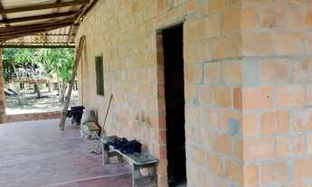 Imagem 2: Sítio com casa toda avarandada