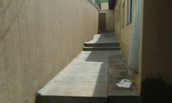 Imagem 2: Aluga casa 2/4 tel cont. * próximo Flambyant