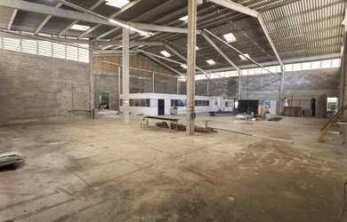 Imagem 7: Ótimo Galpão,bom para Fábrica,pé direito 8 m,ótima localização,Rua, plana,travessa da Rapo