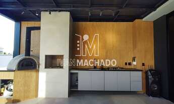 Imagem 2: Casa com Cozinha integrada ao espaço Gourmet dando praticidade. Imóvel possui um Escritóri