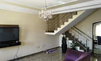 Imagem 6: Quarto grande com sacada em sobrado mobiliado de ótimo padrão