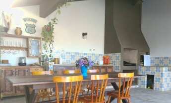 Imagem 6: Averbado! lindo, espaçoso e a poucos metros da praia, esse sobrado irá te surpreender!