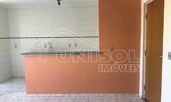 Imagem 2: A Unisol Imóveis aluga apartamento de dois dormitórios com duas vagas na garagem próximo a