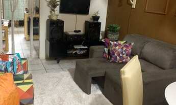 Imagem: Casa frente de rua na cidade baixa