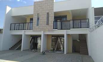 Imagem: CASA GEMINADA COM ACABAMENTO DIFERENCIADA