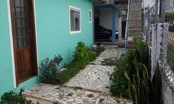 Imagem 3: Terreno com três casas