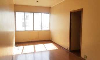 Imagem 2: Tijuca- próximo metrô Saens Pena- ótimo prédio- jardins- andar alto- sala - 3 quartos- 2 b