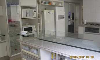 Imagem 7: Casa de condomínio para venda tem 405 metros quadrados com 4 quartos