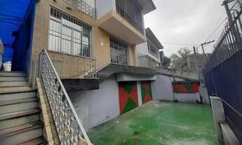 Imagem 2: Sobrado em frente ao Parque da Aclimação para venda ou locação. Possui 12 (doze) metros de