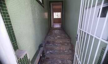 Imagem 2: Sobrado para aluguel possui 125 metros quadrados com 3 quartos e 1 garagem para carro pequ