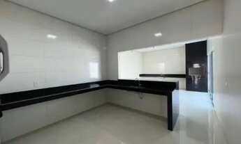 Imagem 2: Casa para venda possui 127 metros quadrados com 3 quartos em Centro - Embu-Guaçu - São Pau