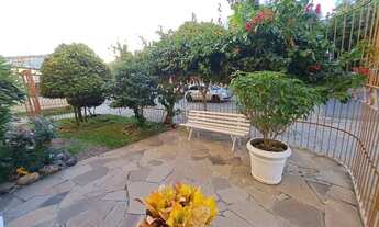 Imagem 3: Apartamento de dois dormitórios, dois banheiros e duas vagas de garagem no bairro Floresta