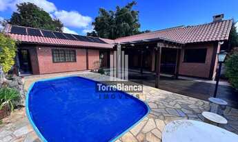 Imagem: Casa com piscina à venda, 4 quartos, 3