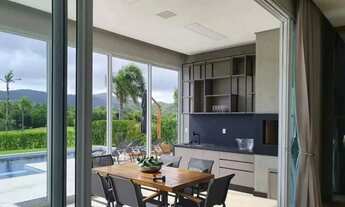 Imagem 7: Casa de alto padrão com 4 suítes e 8 vagas de garagem no Centro de Camboriú