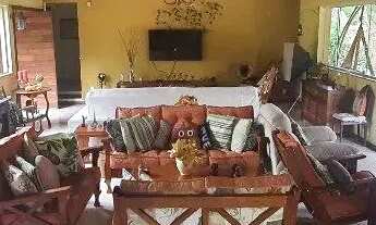 Imagem 5: Espaçosa casa plana com 6 suítes, com lazer e amplo jardim