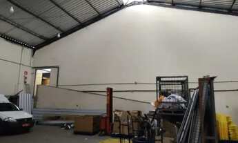 Imagem 4: Imóvel comercial de 972 m2 no centro com dois pavimentos e galpão