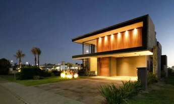 Imagem 4: Sobrado beira lago mobiliado com 4 suítes e piscina à venda - Condomínio Sea Coast - Xangr