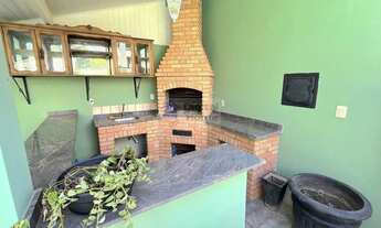 Imagem 3: Casa com 270m2, 3 dormitorios sendo 1 suite, piscina e churrasqueira + 2 vagas de garagem