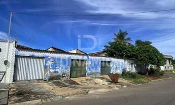 Imagem: Área com Casa e 3 Barracões à Venda no