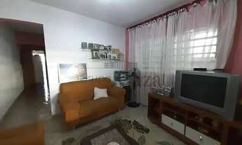 Imagem: Casa - Jardim Uirá - 6 Dormitórios- 294,37m²