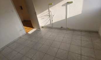 Imagem 2: Bom apartamento 2 dormitórios localizado a apenas 250 m da estação São Joaquim do metrô