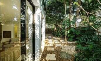 Imagem 6: Casa em condominio fechado, em frente a uma Praça