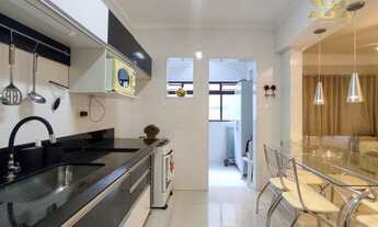 Imagem 7: Apartamento reformado na quadra do mar da Praia do Tombo de 2 dormitórios sendo 1 suíte co