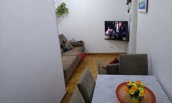 Imagem 3: Um ótimo apartamento com 2 dormitórios, 1 banheiro, com sacada com vista pra rua, sem vaga