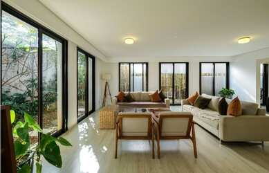 Imagem 5: Casa em condominio fechado, em frente a uma Praça