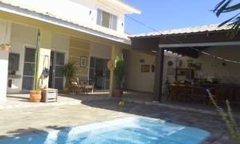 Imagem 5: Averbado! lindo, espaçoso e a poucos metros da praia, esse sobrado irá te surpreender!