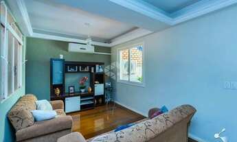 Imagem 2: Casa para venda tem 190 metros quadrados com 3 quartos em São João - Porto Alegre - RS