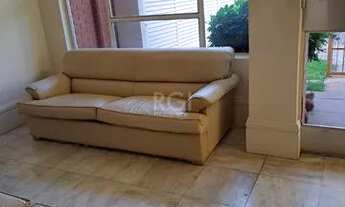 Imagem 5: Apartamento de dois dormitórios, dois banheiros e duas vagas de garagem no bairro Floresta