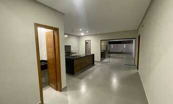 Imagem 6: Casa Térrea no Condomínio Alphaville para venda com Pé Direito Duplo possui 190 m² com 3 Q