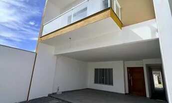 Imagem 3: Casa duplex com 3 quartos, 4 vagas de garagem na Serra
