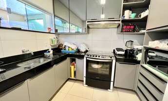 Imagem 3: Belíssima Casa Duplex à Venda com 287,55m² / DCE / Piscina Privativa / Suíte com closet