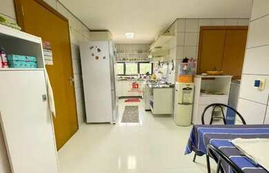 Imagem 2: Solar da Praia - Apartamento com 3 quartos sendo 1 suíte, 2 semi-suítes, 5º Andar, 2 vagas