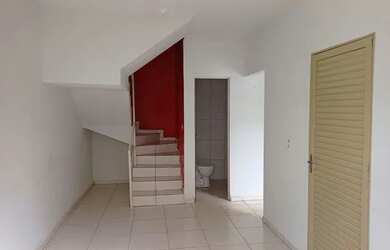 Imagem 7: Casa duplex na avenida principal do jardim Ipanema em Valparaíso