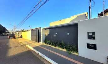 Imagem 2: Casa térrea para venda possui 166 metros quadrados com 3 quartos em Caiçara - Campo Grande