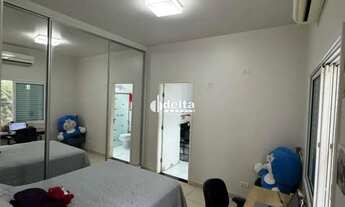 Imagem 6: Casa em condomínio com 3 suítes disponível para venda no bairro Jardim Inconfidência em Ub