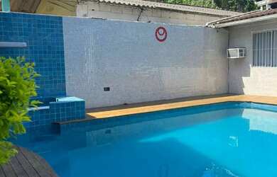 Imagem 2: Casa com ária externa para temporada na enseada próximo a praia com ampla ária externa