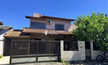 Imagem: Casa Mobiliada de 4 Dormitórios - Bairro