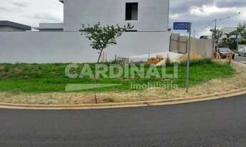 Imagem 5: Terreno bem localizado, condomínio seguro, com casas atualizadas de alto padrão em São Car