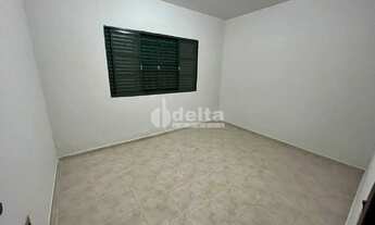 Imagem 2: Casa residencial com 3 quartos sendo 1 suíte, disponível para locação no bairro Umuarama e