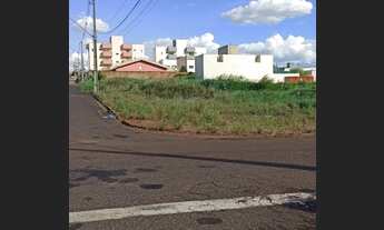 Imagem 3: Lote/Terreno para venda possui 300 metros quadrados em Jardim Brasília - Uberlândia - MG