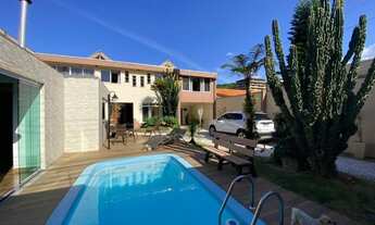 Imagem: Casa com Piscina e 4 Dormitórios no Bairro