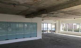 Imagem: Conjunto em andar inteiro, com 320m2, á